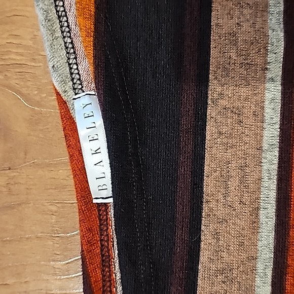 BLAKELY Off the Shoulder Brushed Hacci Top - Picture 3 of 5